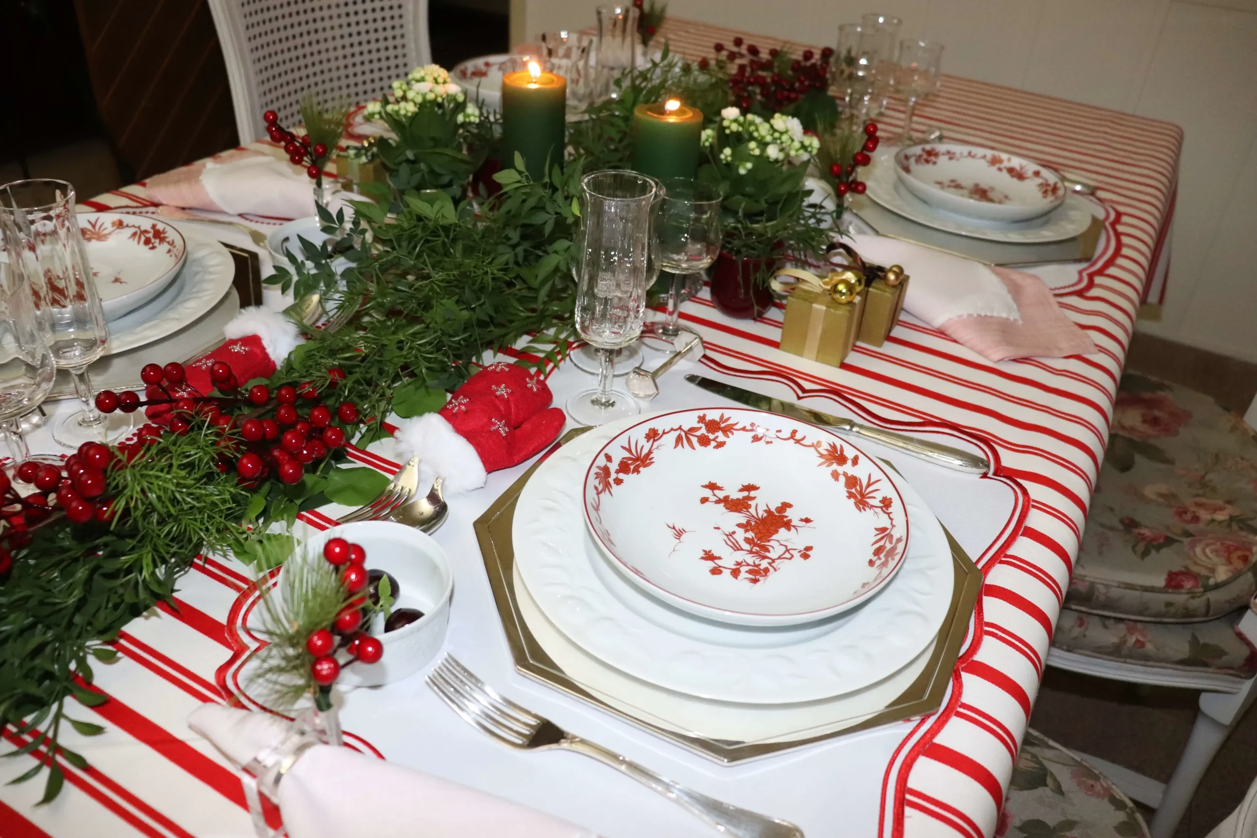 christmas-table-setting-with-red-and-white-striped-tablecloth-and-greenery-centerpiece