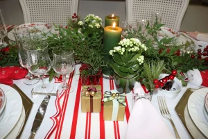 elegant-christmas-table-setting-with-candles-greenery-centerpiece-and-festive-dinnerware