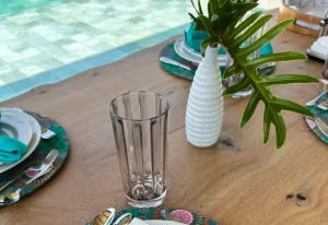 summer-table-setting-with-mandala-placemats-layered-plates-and-soft-pink-glassware